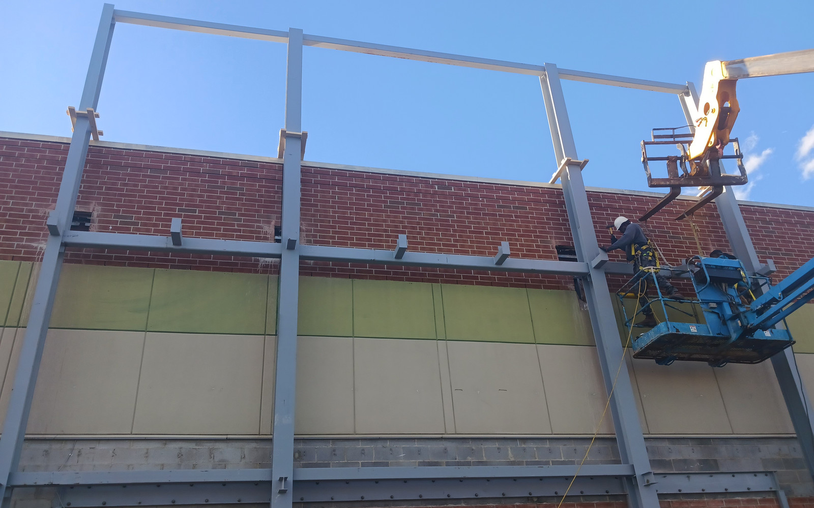 DAWC crew installing commercial structural steel framing from a boom lift